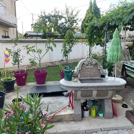 Restful Garden Apartmants *